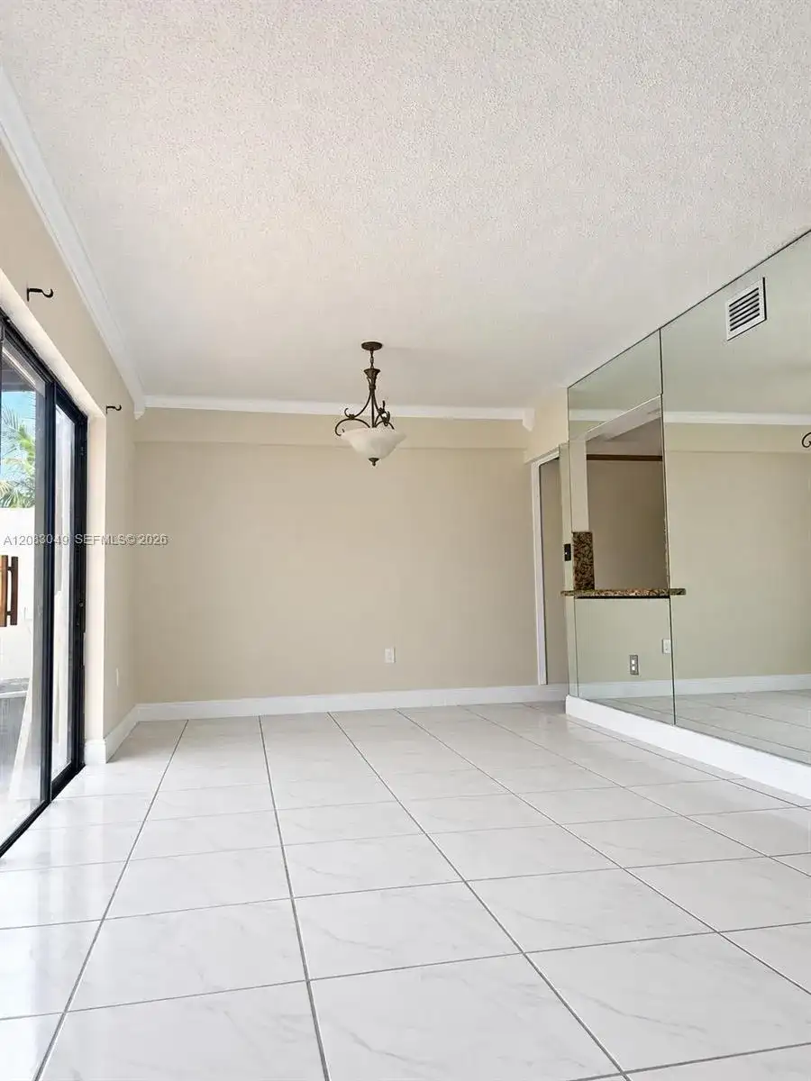 1201 SW 124th Ct, Miami FL 33184 photo 4