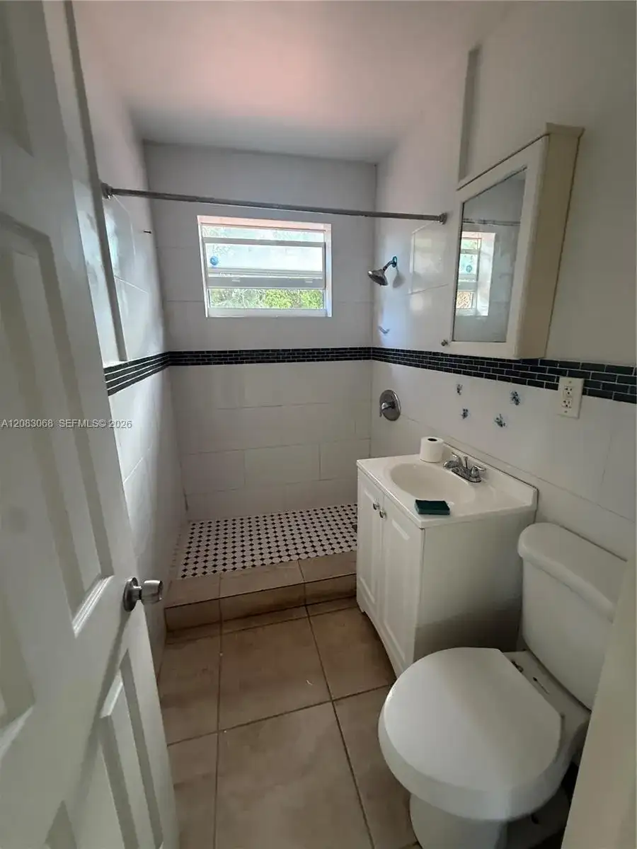 14 NW 169th St # 2, North Miami Beach FL 33169 photo 3