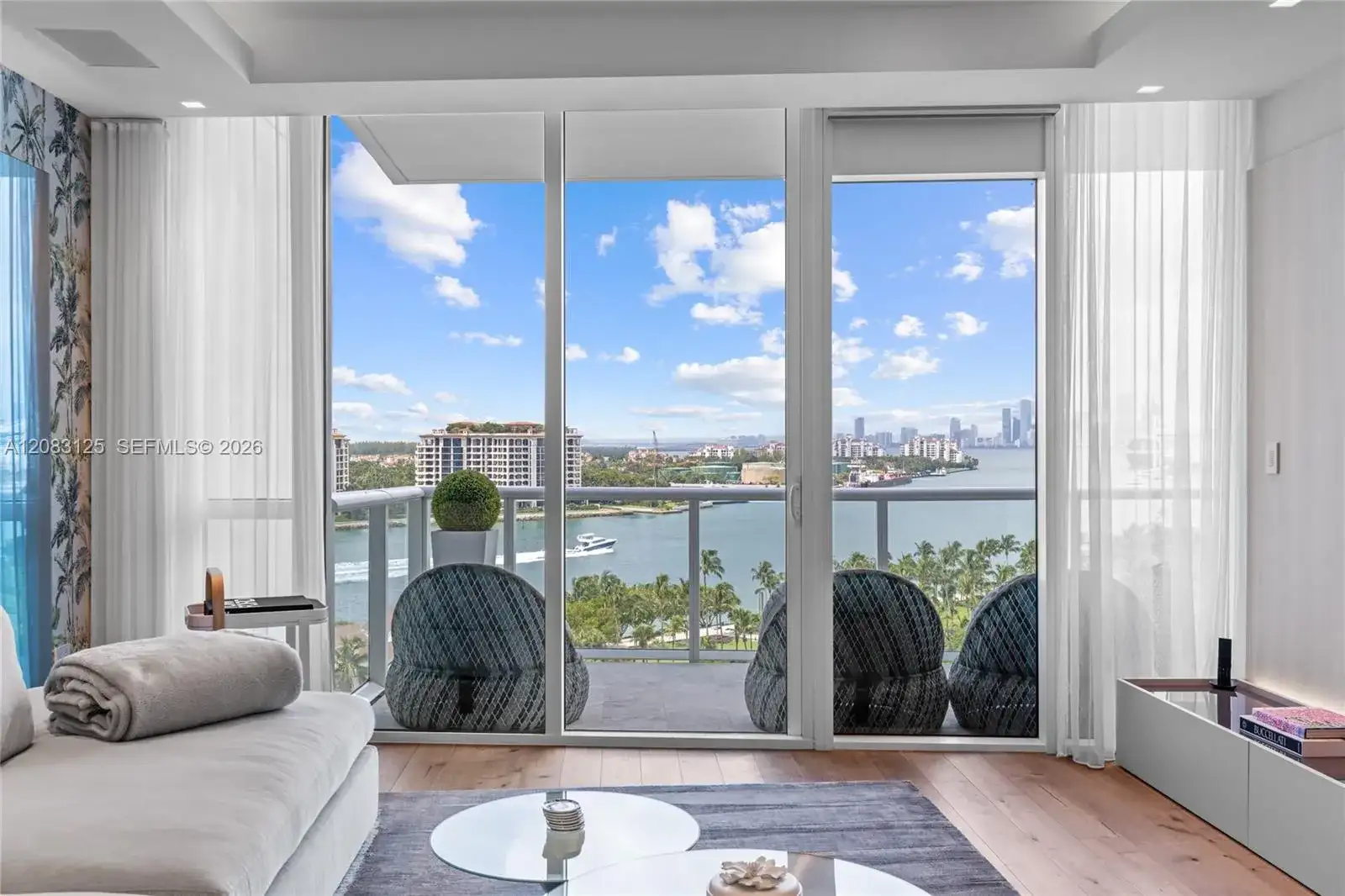 100 S Pointe Dr, Miami Beach FL 33139 photo 2