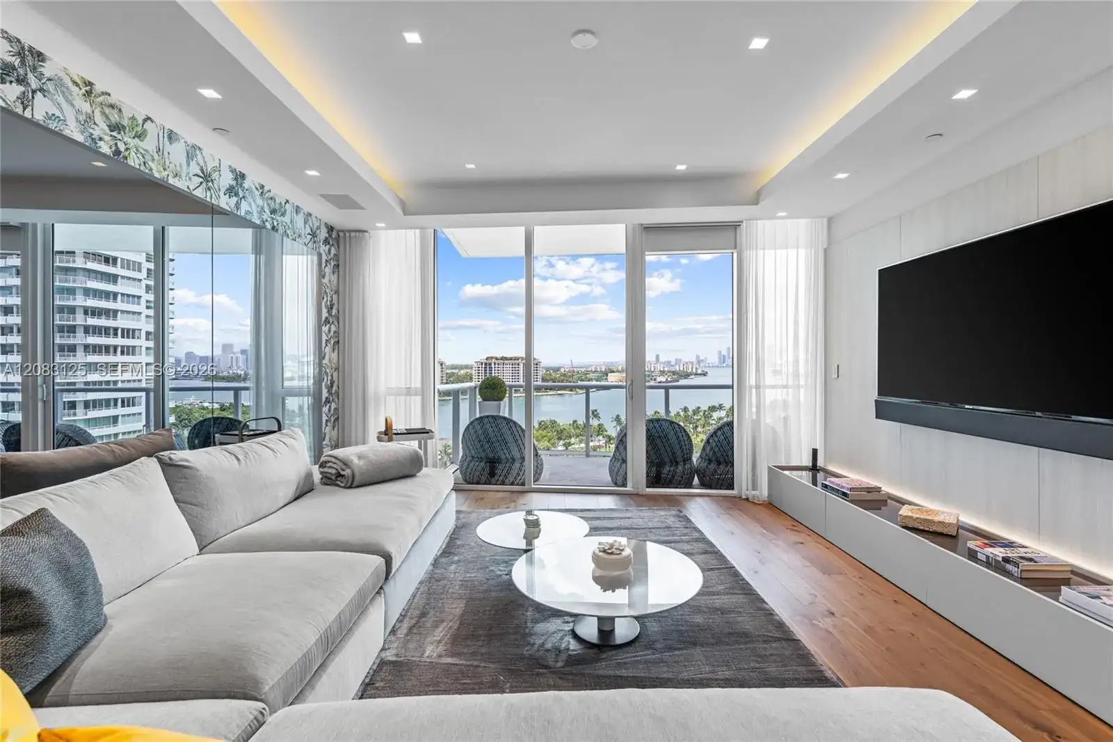 100 S Pointe Dr, Miami Beach FL 33139 photo 4