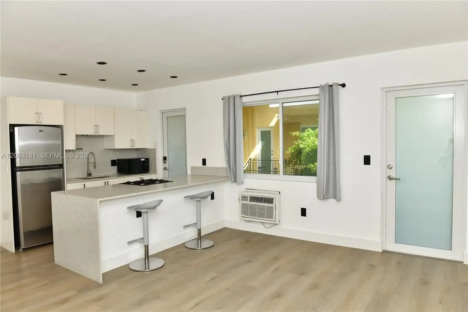 65 N Washington Ave # 25, Miami Beach FL 33139 photo 2