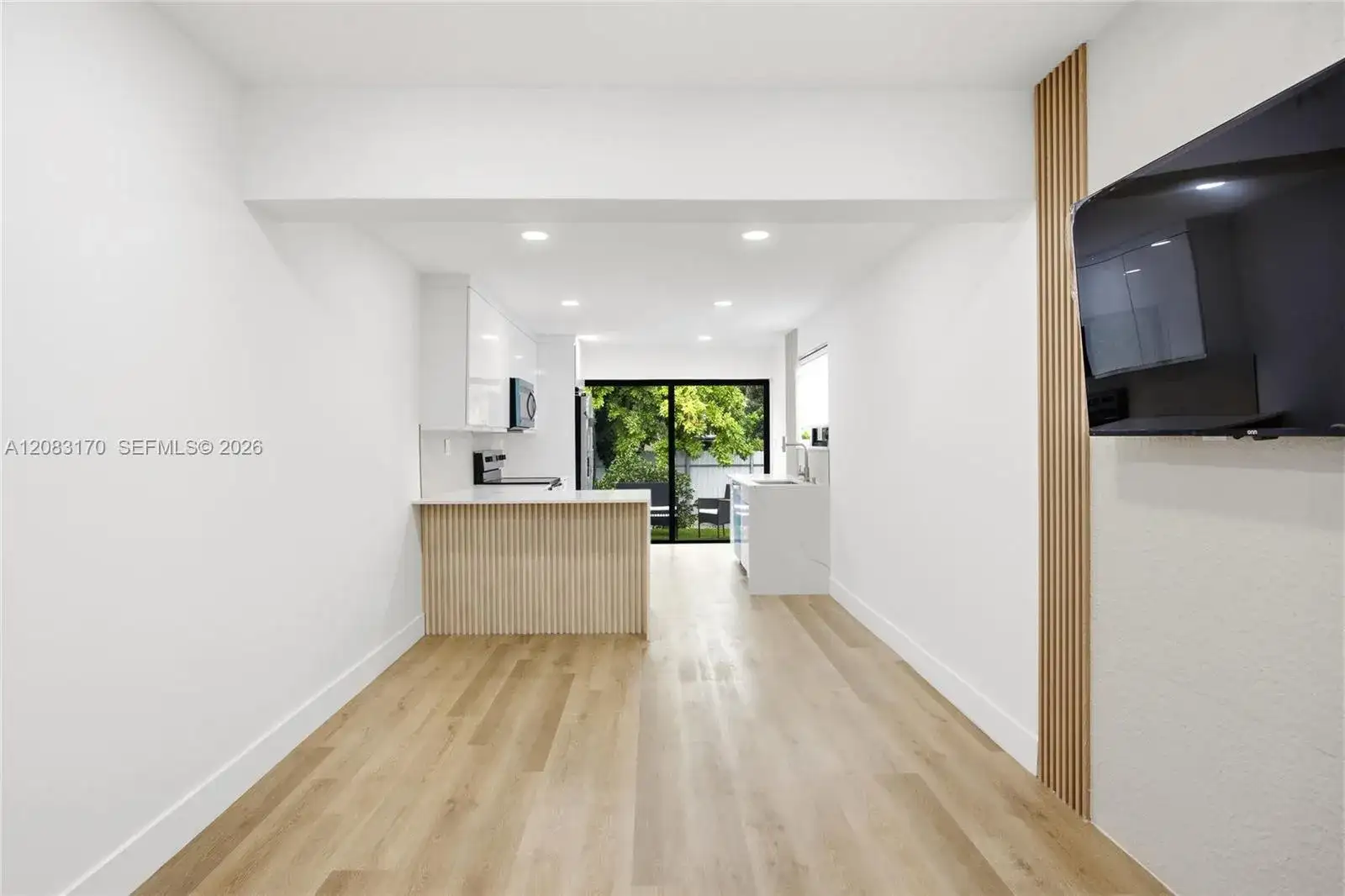 1260 NE 155th St, North Miami Beach FL 33162 photo 4