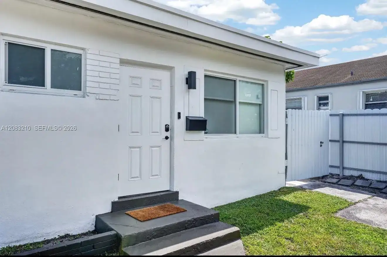 2422 NW 11th St # 1, Miami FL 33125 photo 2
