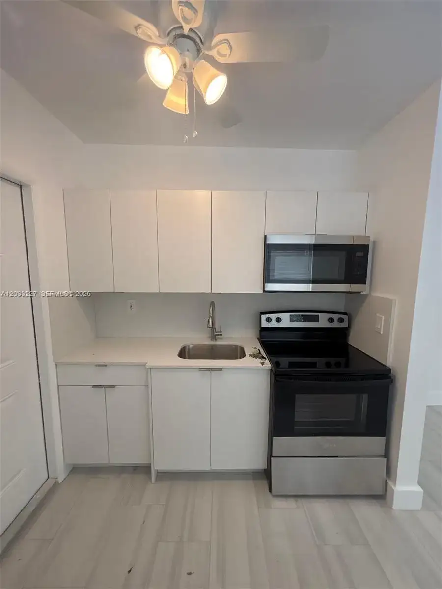 671 SW 7th St # 1, Miami FL 33130 photo 5