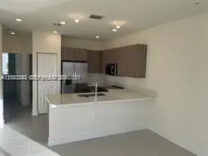 6453 NW 102nd Path # 301, Doral FL 33178 photo 2