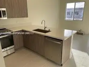 6453 NW 102nd Path # 301, Doral FL 33178 photo 4