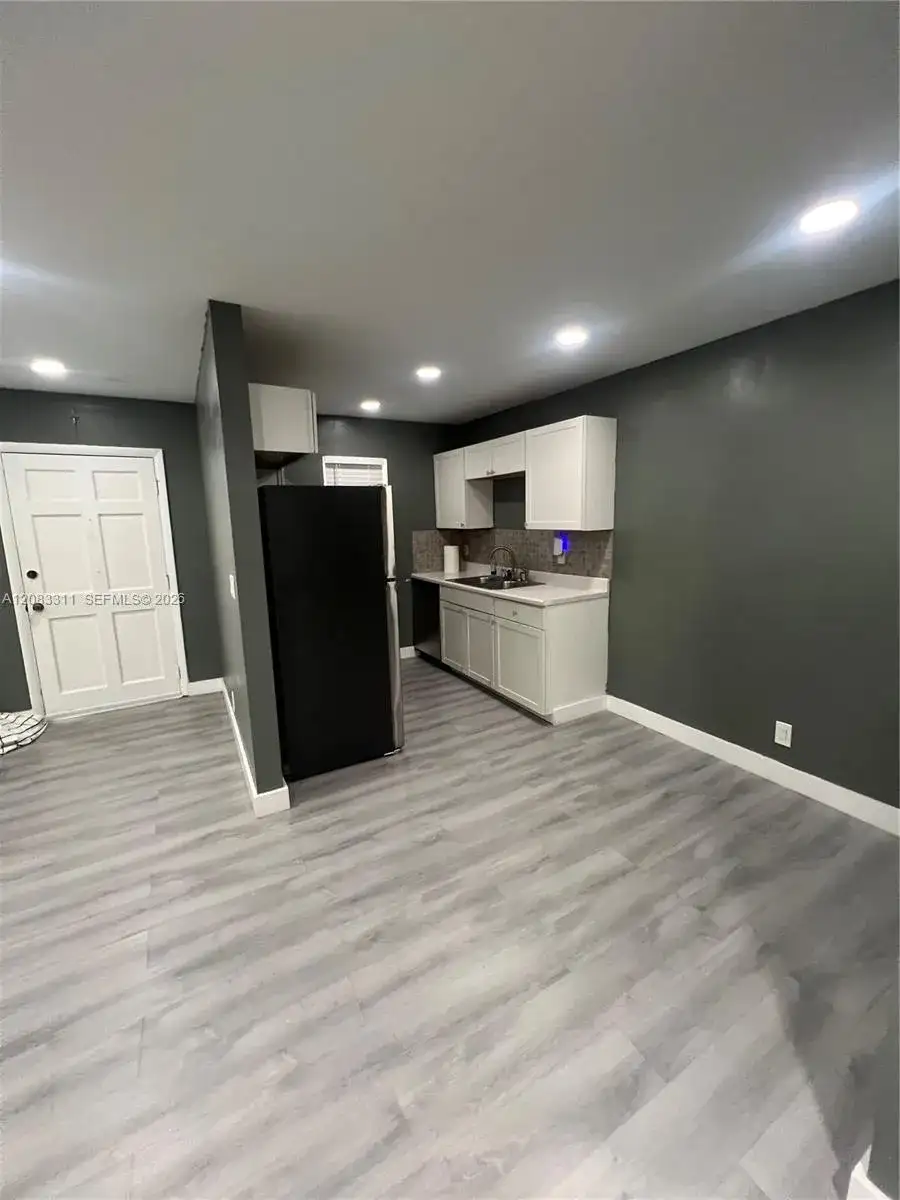 30 SE 4th Ave # 106, Hallandale Beach FL 33009 photo 4