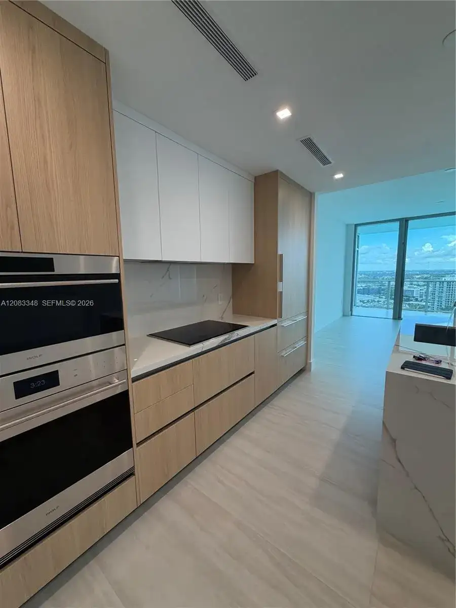 2411 Laguna Cir # 2307, North Miami FL 33181 photo 2