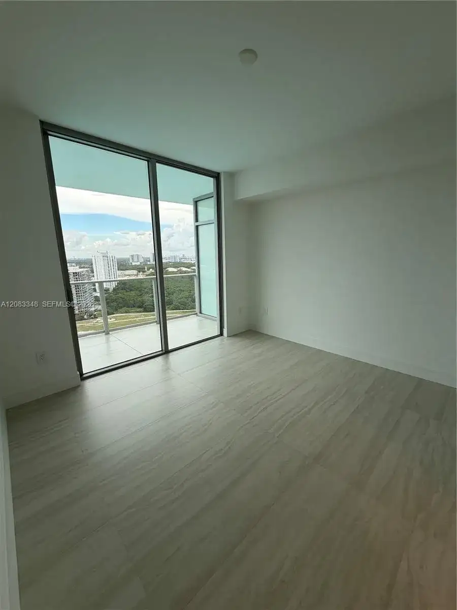2411 Laguna Cir # 2307, North Miami FL 33181 photo 5
