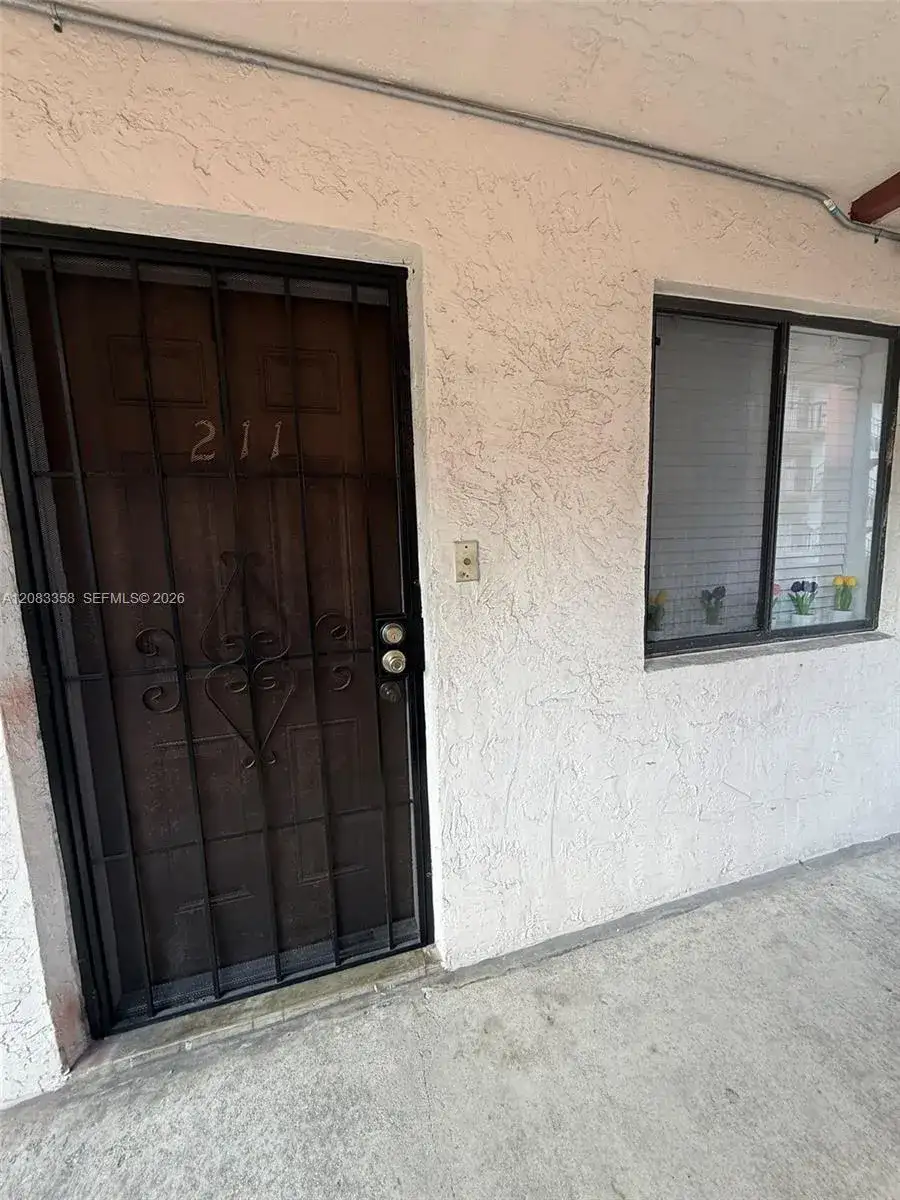 5420 W 21st Ct # 211, Hialeah FL 33016 photo 2