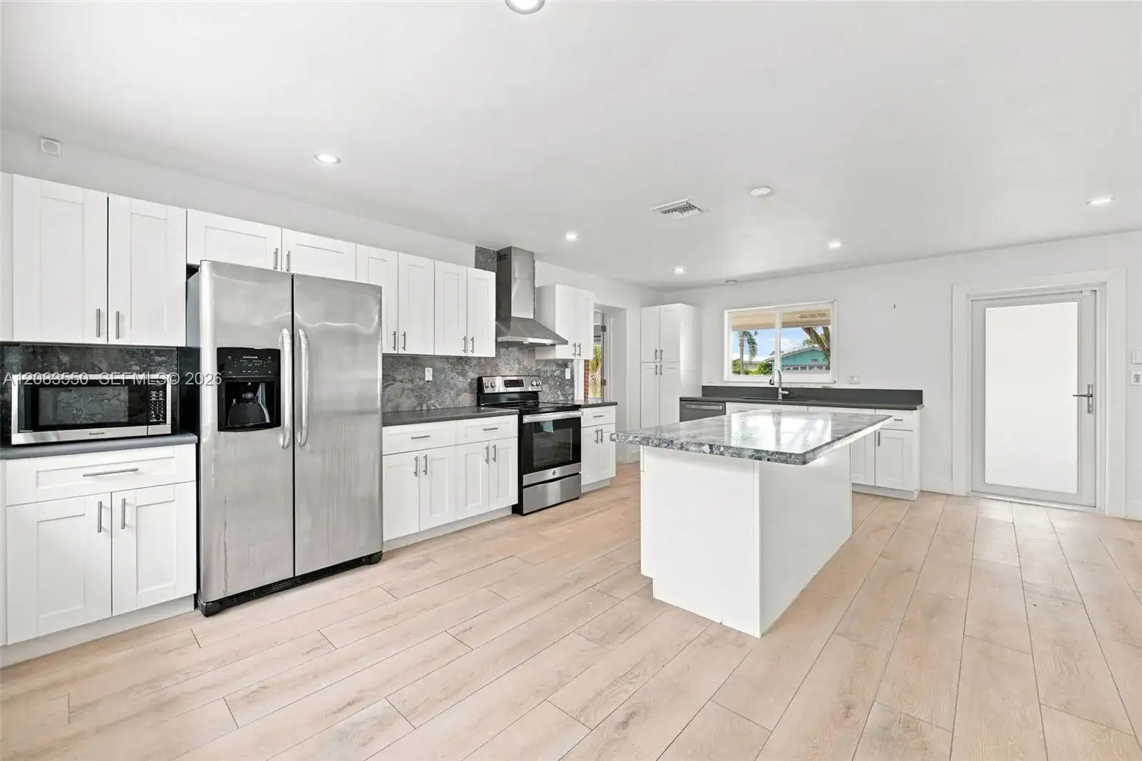 807 SE 9th Ter, Deerfield Beach FL 33441 photo 5