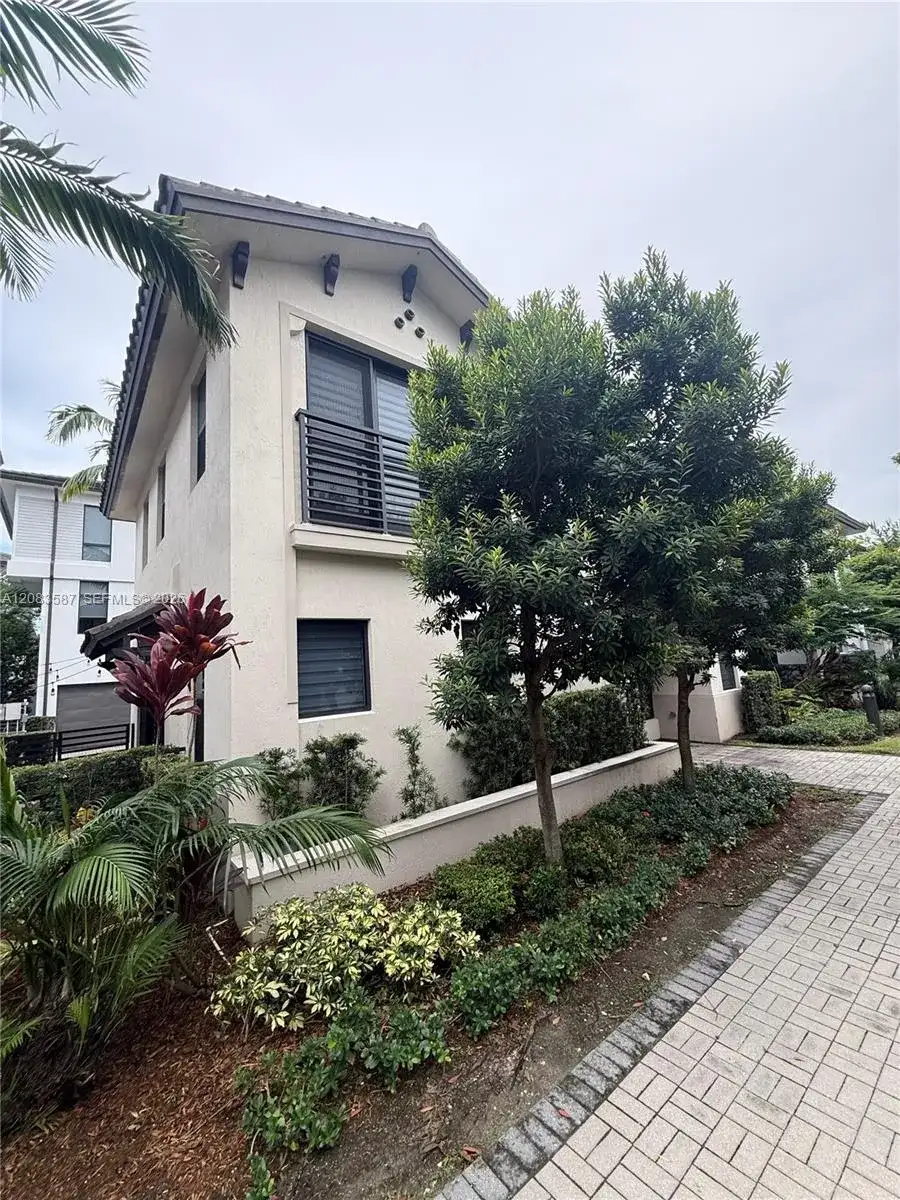 8253 NW 47th Ln # 0, Doral FL 33166 photo 2
