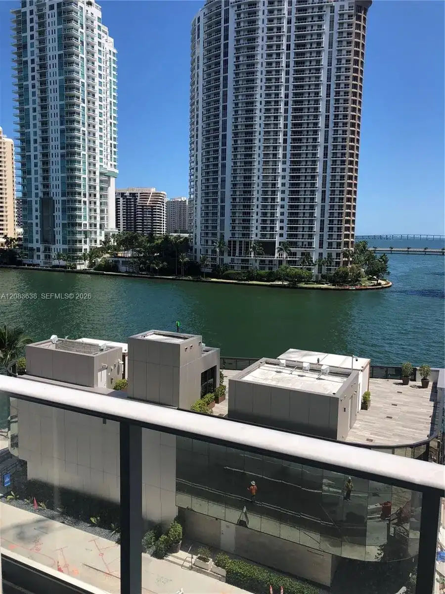 300 S Biscayne Blvd # 608, Miami FL 33131 photo 2