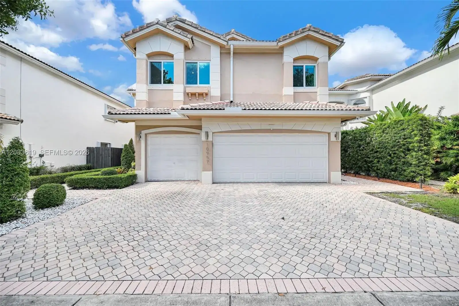 10957 NW 73rd Ter, Doral FL 33178 photo 2