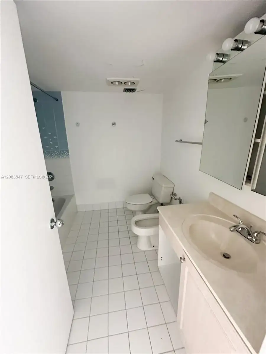 6061 Collins Ave # 23B, Miami Beach FL 33140 photo 5