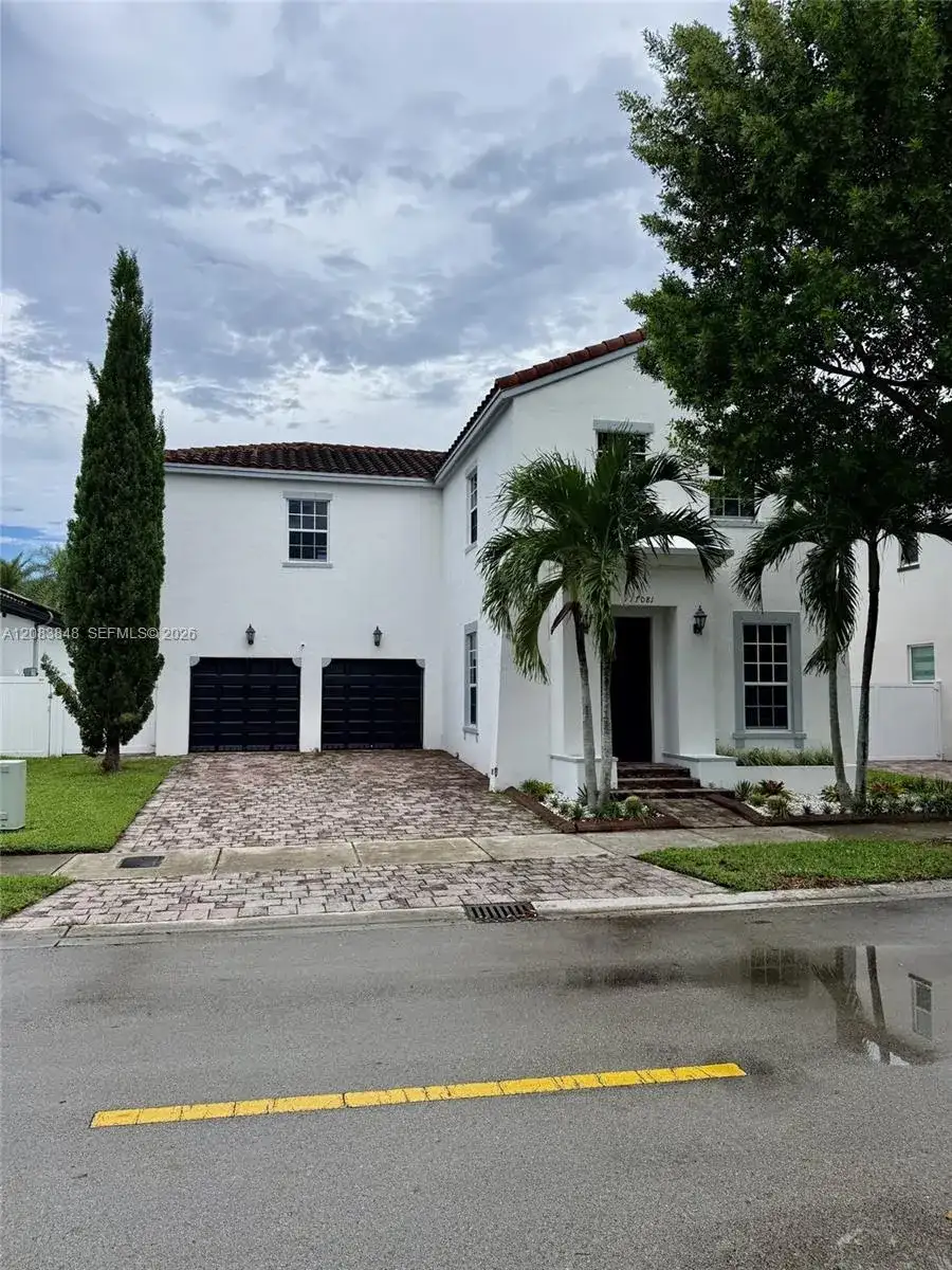 17081 SW 94th Way, Miami FL 33196 photo 2