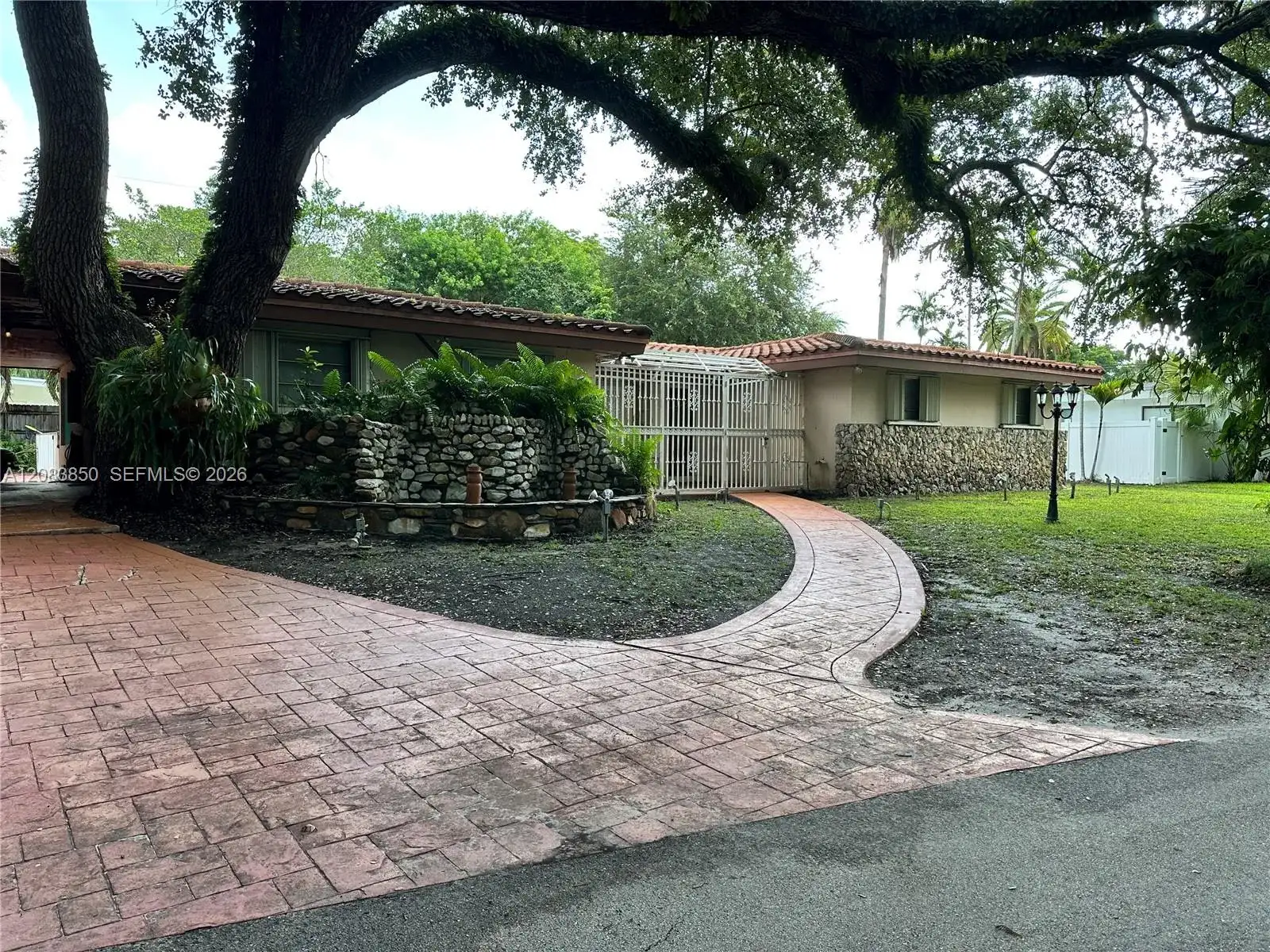 2161 NE 190th Ter, Miami FL 33179 photo 2
