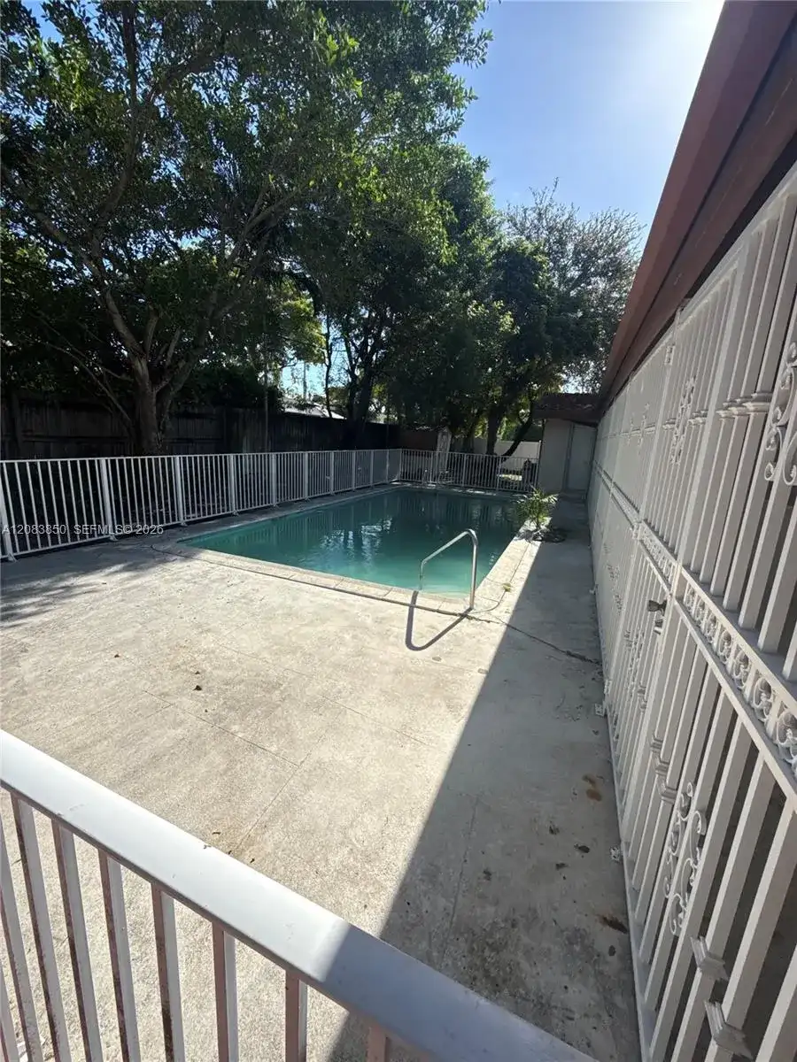 2161 NE 190th Ter, Miami FL 33179 photo 5