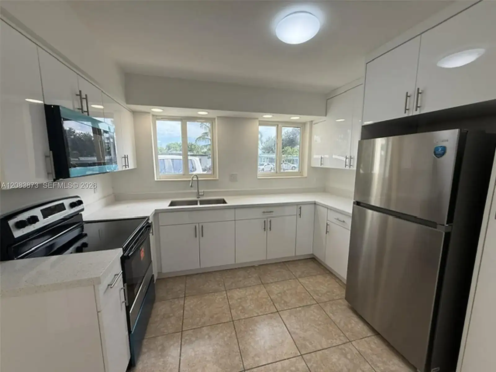 6609 SW 1st Ct, Pembroke Pines FL 33023 photo 2