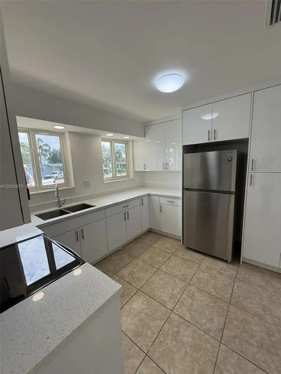 6609 SW 1st Ct, Pembroke Pines FL 33023 photo 3