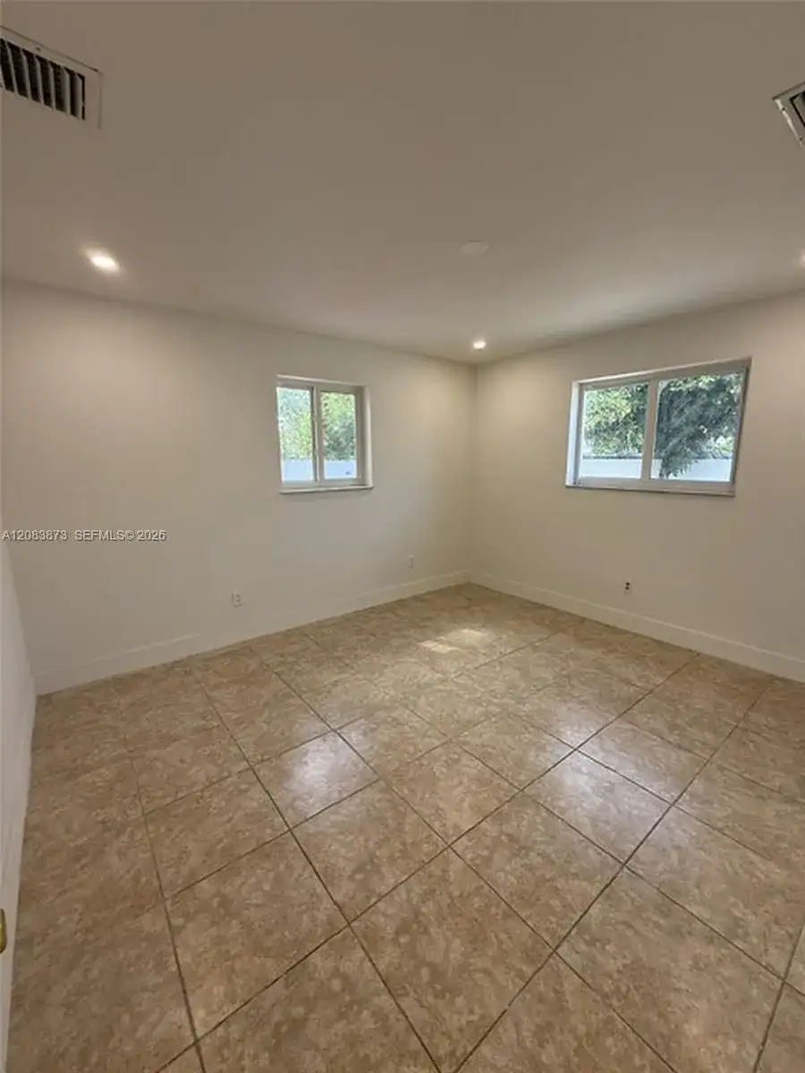 6609 SW 1st Ct, Pembroke Pines FL 33023 photo 4