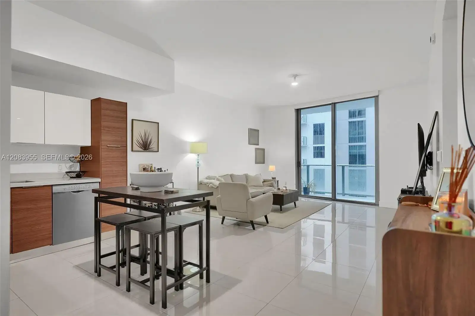 1010 SW 2nd Ave # 2005, Miami FL 33130 photo 3
