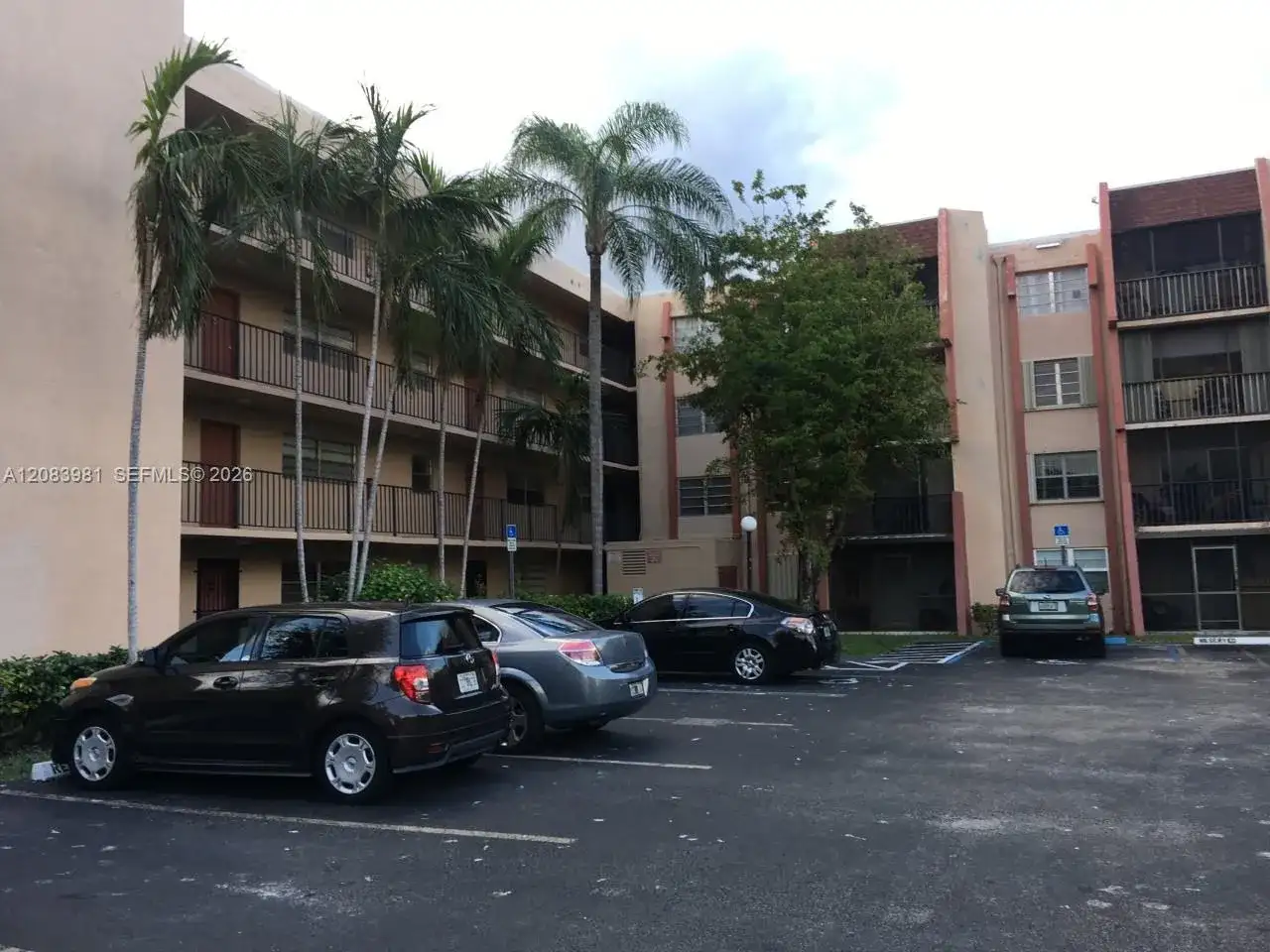13701 Kendale Lakes Cir # B, Miami FL 33183 photo 2