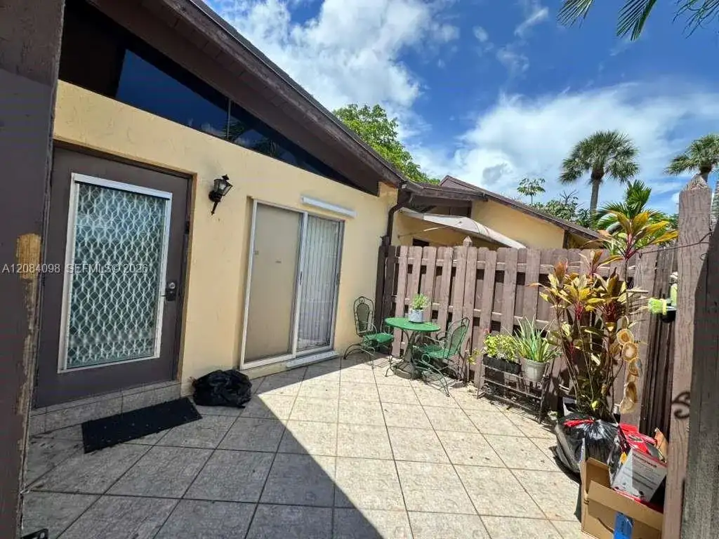 332 Briarwood Cir # 19, Hollywood FL 33024 photo 4