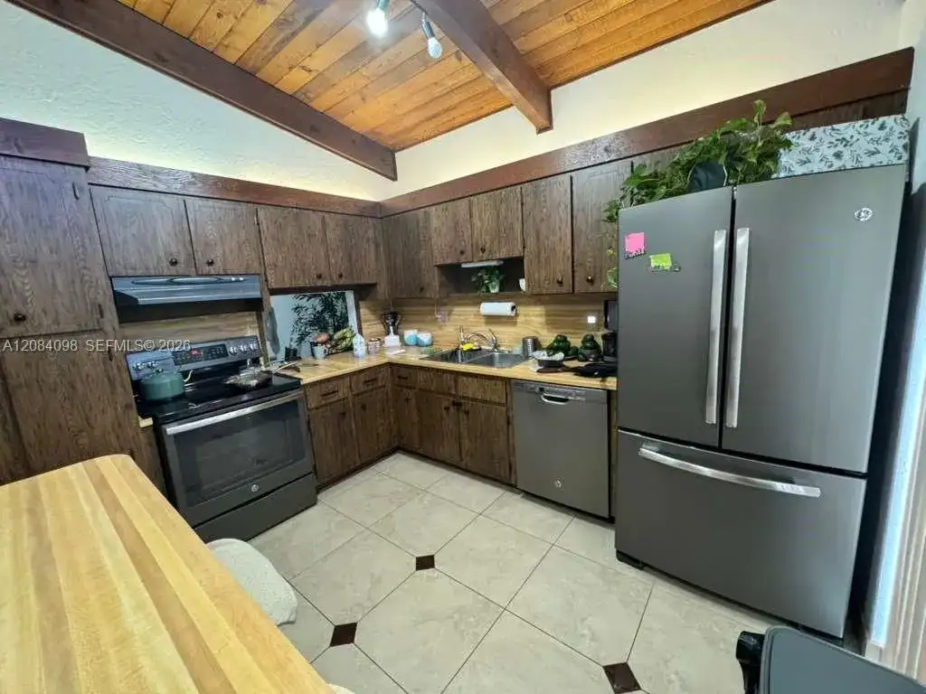 332 Briarwood Cir # 19, Hollywood FL 33024 photo 5