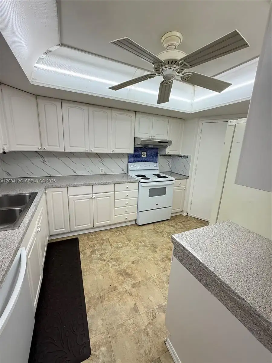 1351 NE Miami Gardens Dr # 1425E, Miami FL 33179 photo 3
