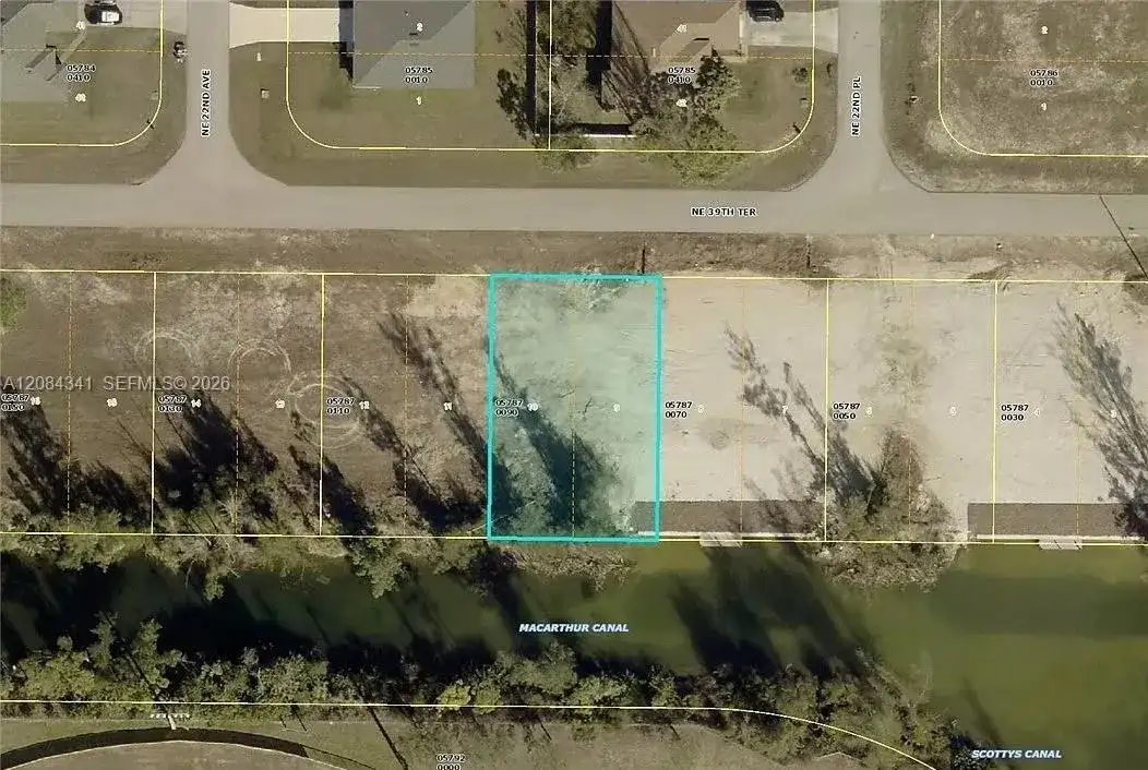 2208 NE 39th TER, Cape Coral FL 33909 photo 2