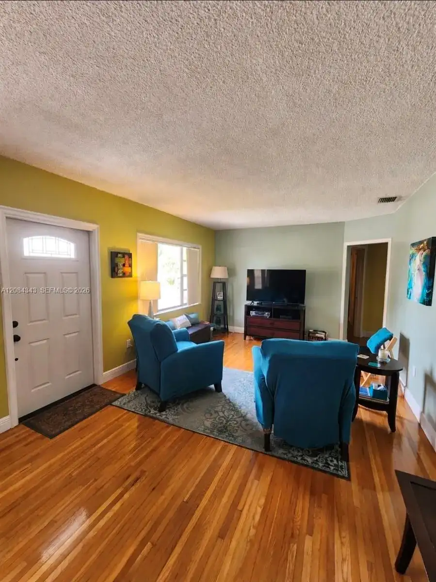130 E 35th St, Hialeah FL 33013 photo 3