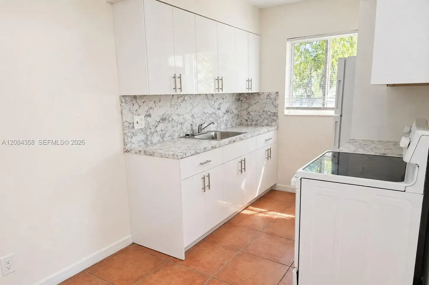 300 SE 9th Ct # 8, Hallandale Beach FL 33009 photo 4