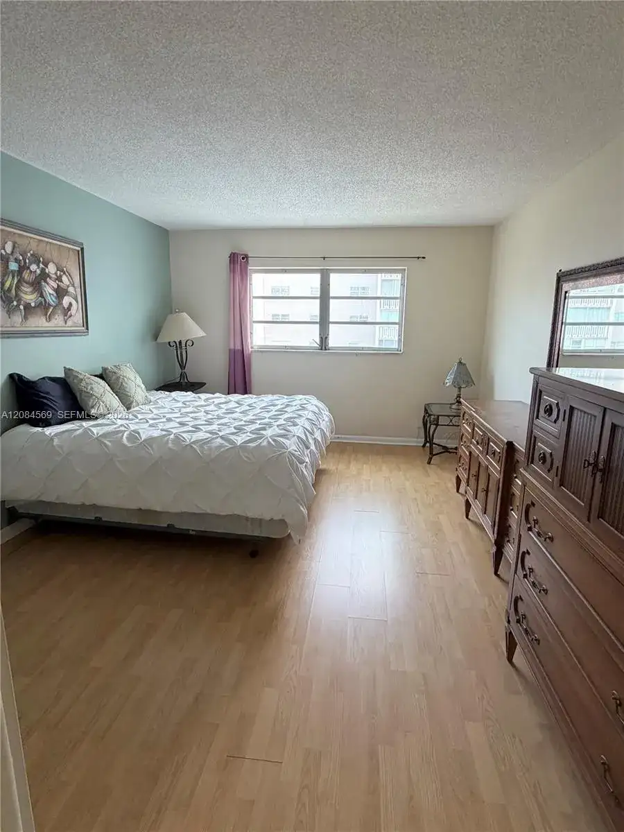 319 NE 14th Ave # 505, Hallandale Beach FL 33009 photo 5