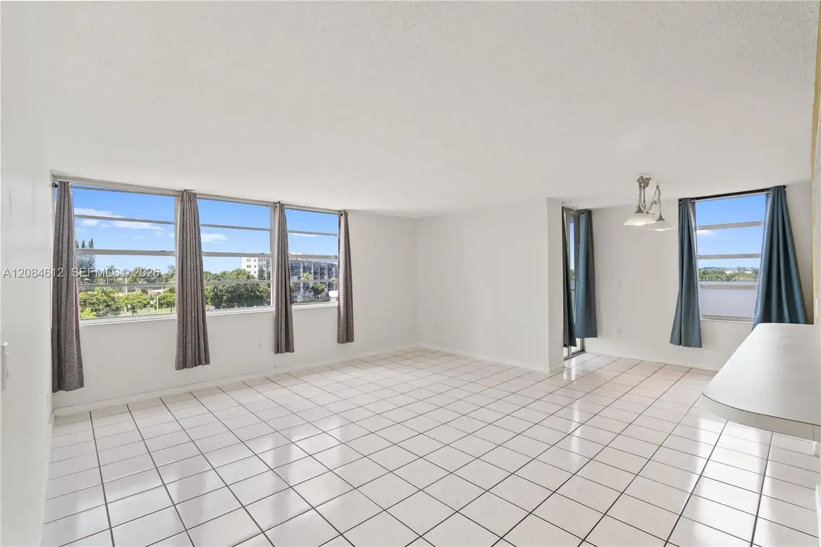 1301 NE Miami Gardens Dr # 505W, Miami FL 33179 photo 2