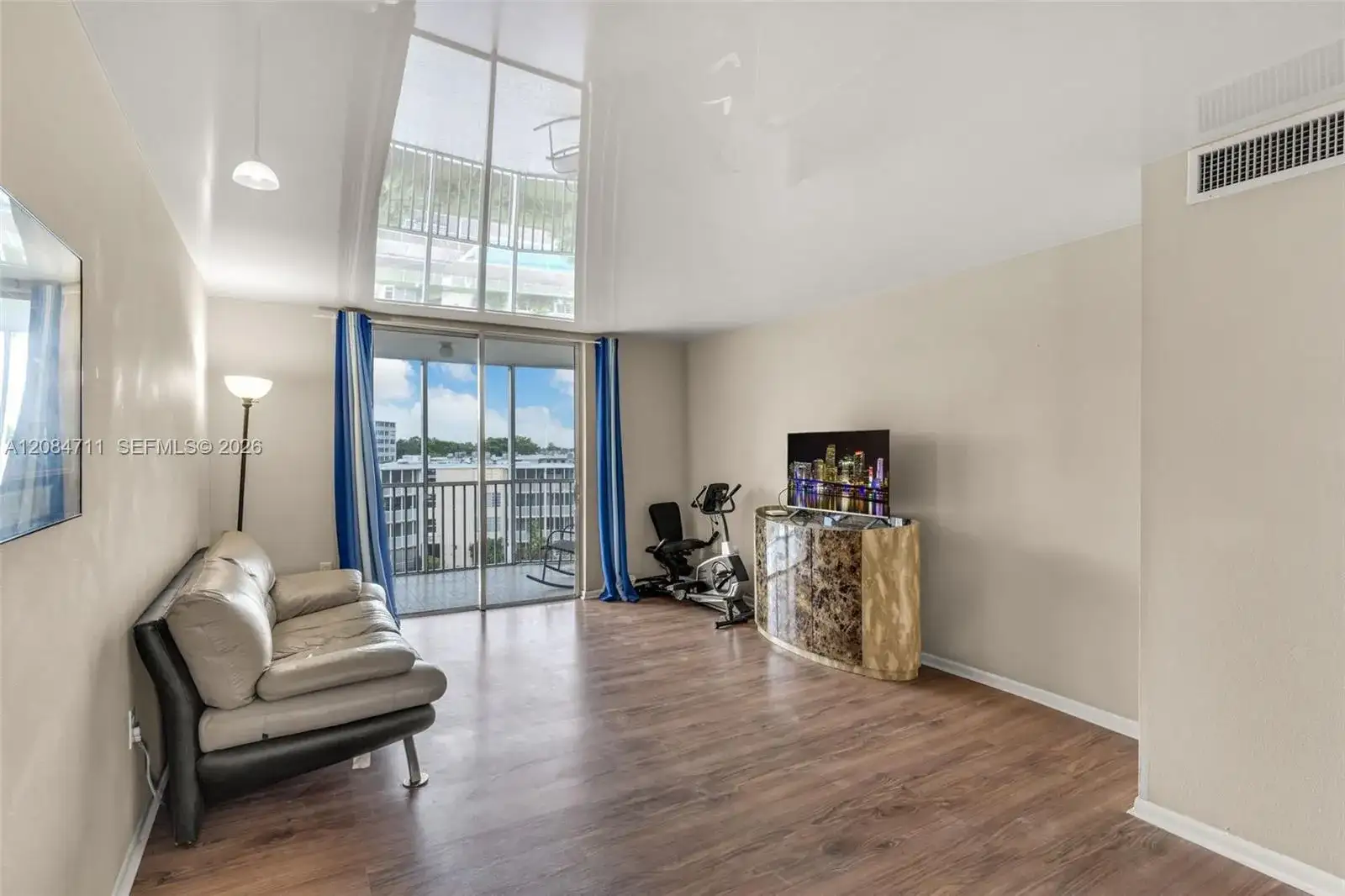 1700 NE 191st St # 508, Miami FL 33179 photo 3
