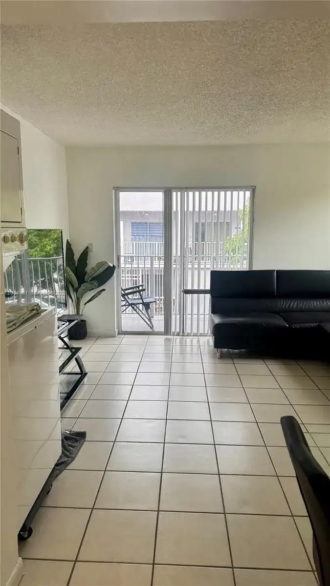 2710 W 76th St # 208, Hialeah FL 33016 photo 4