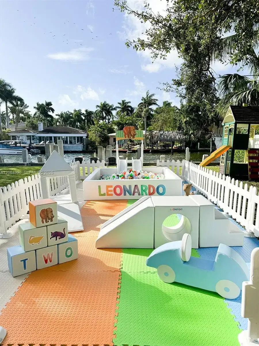 8554 NW 61st St, Miami FL 33166 photo 5