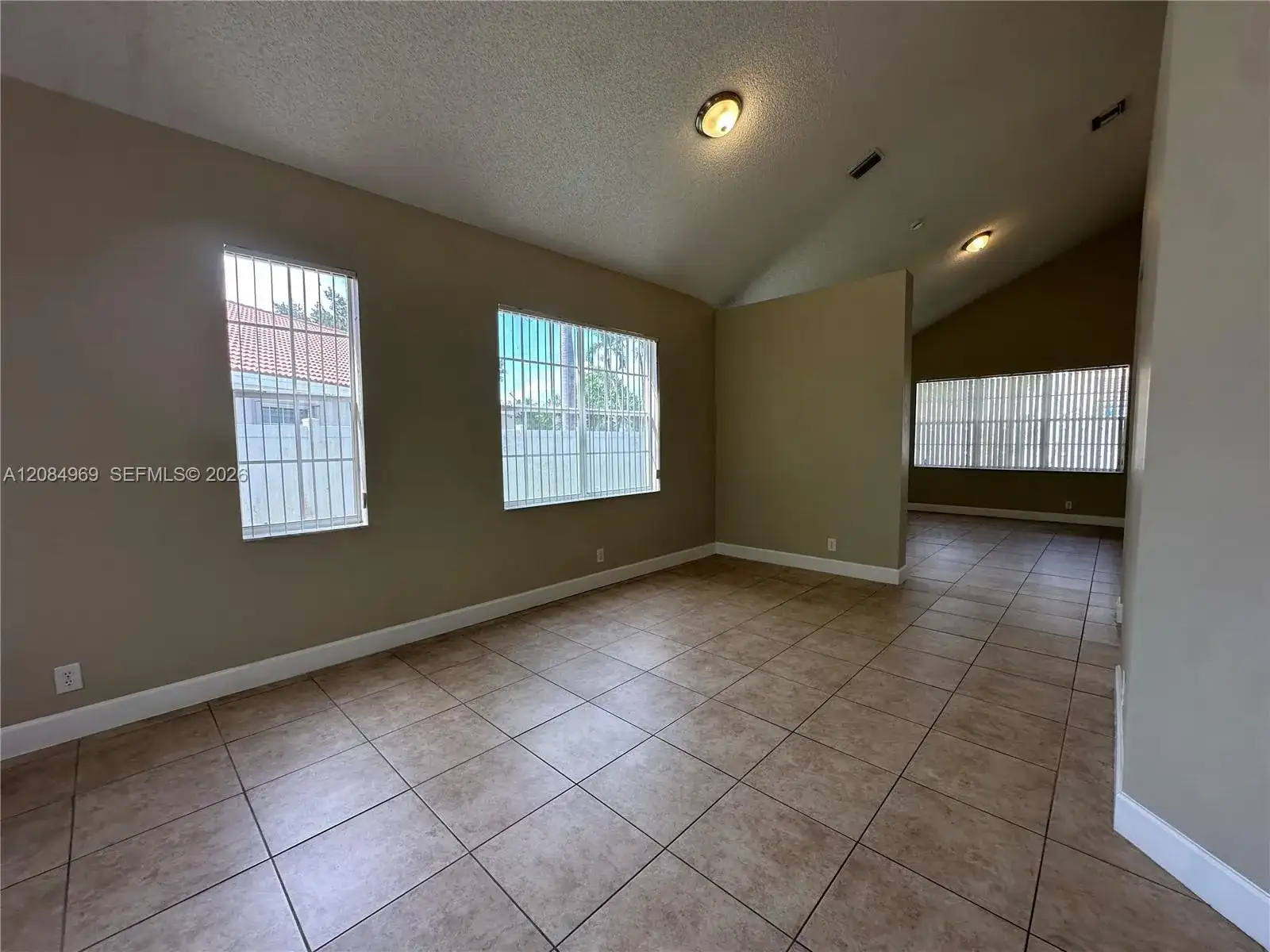 335 Cambridge Dr, Weston FL 33326 photo 2