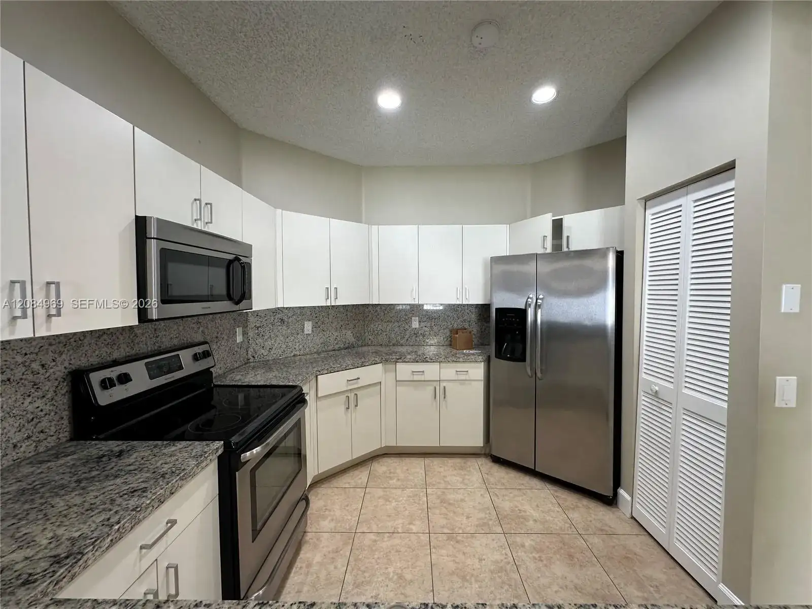 335 Cambridge Dr, Weston FL 33326 photo 3