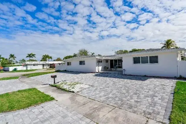 1950 NE 208th Ter, Miami FL 33179 photo 3