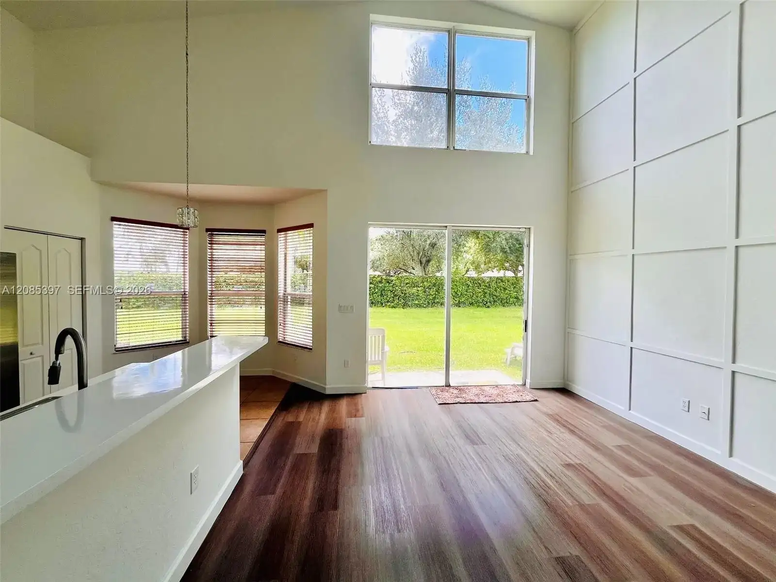 1261 NE 37th Pl, Homestead FL 33033 photo 2