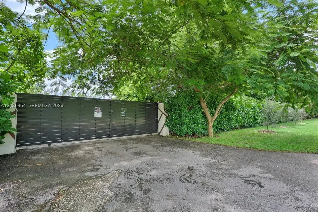 19620 SW 234th St, Homestead FL 33031 photo 2