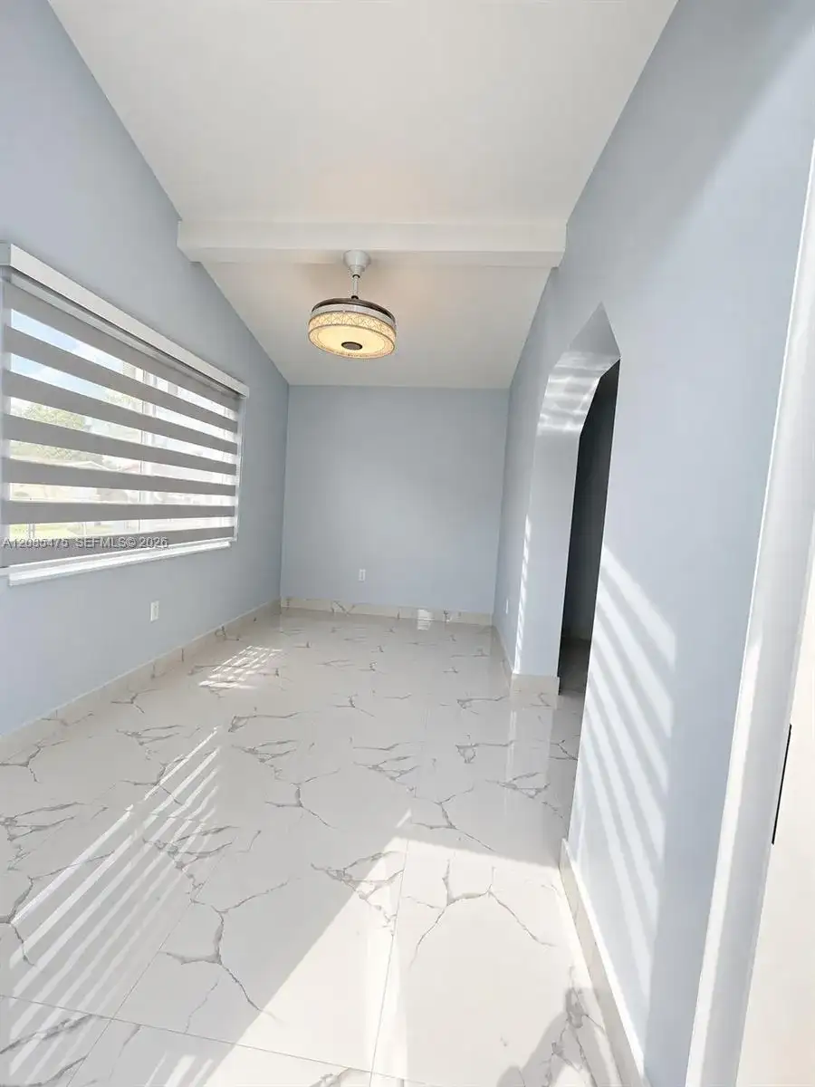 871 SE 4th Pl, Hialeah FL 33010 photo 3