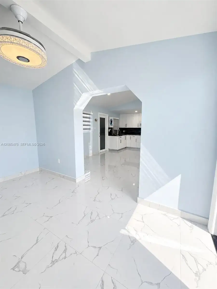 871 SE 4th Pl, Hialeah FL 33010 photo 4