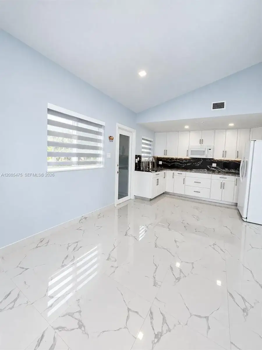 871 SE 4th Pl, Hialeah FL 33010 photo 5
