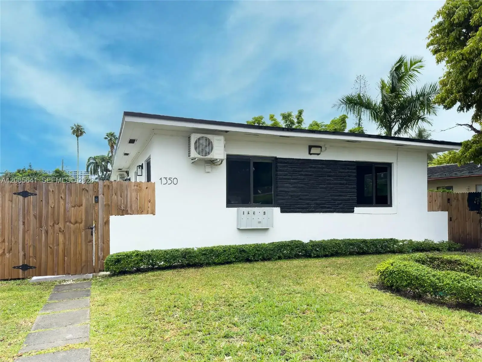 1350 NE 111th St, Miami FL 33161 photo 3