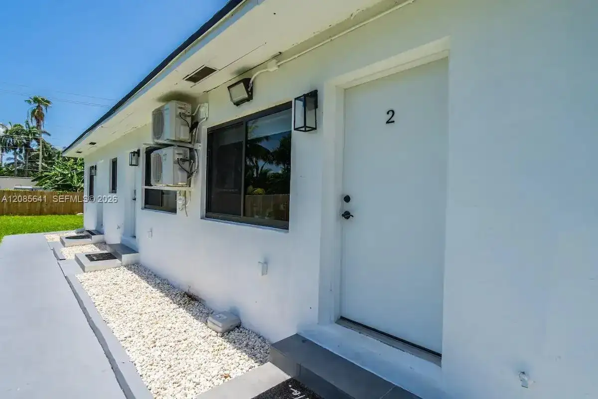 1350 NE 111th St, Miami FL 33161 photo 5