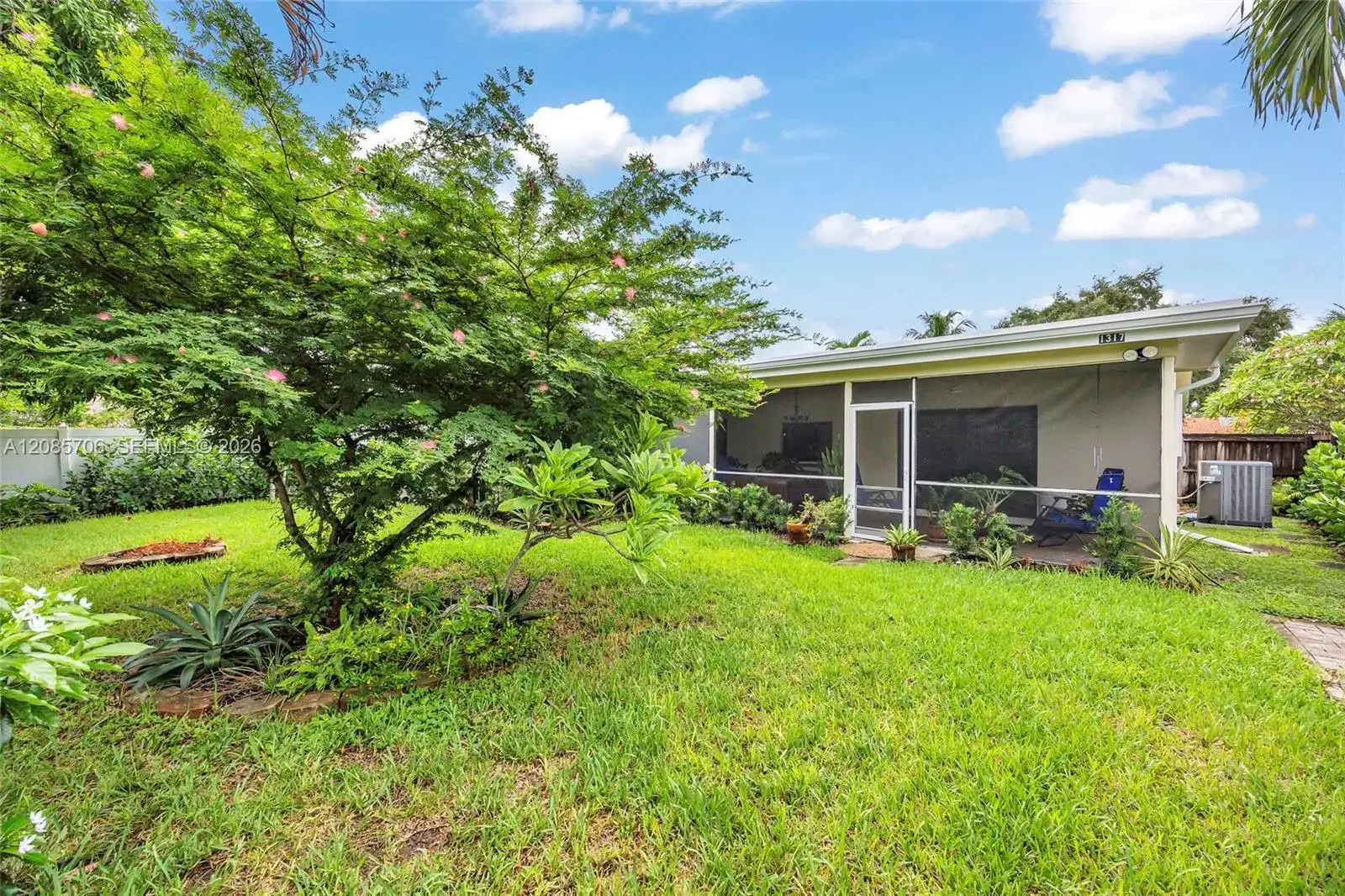 1317 Funston St, Hollywood FL 33019 photo 5