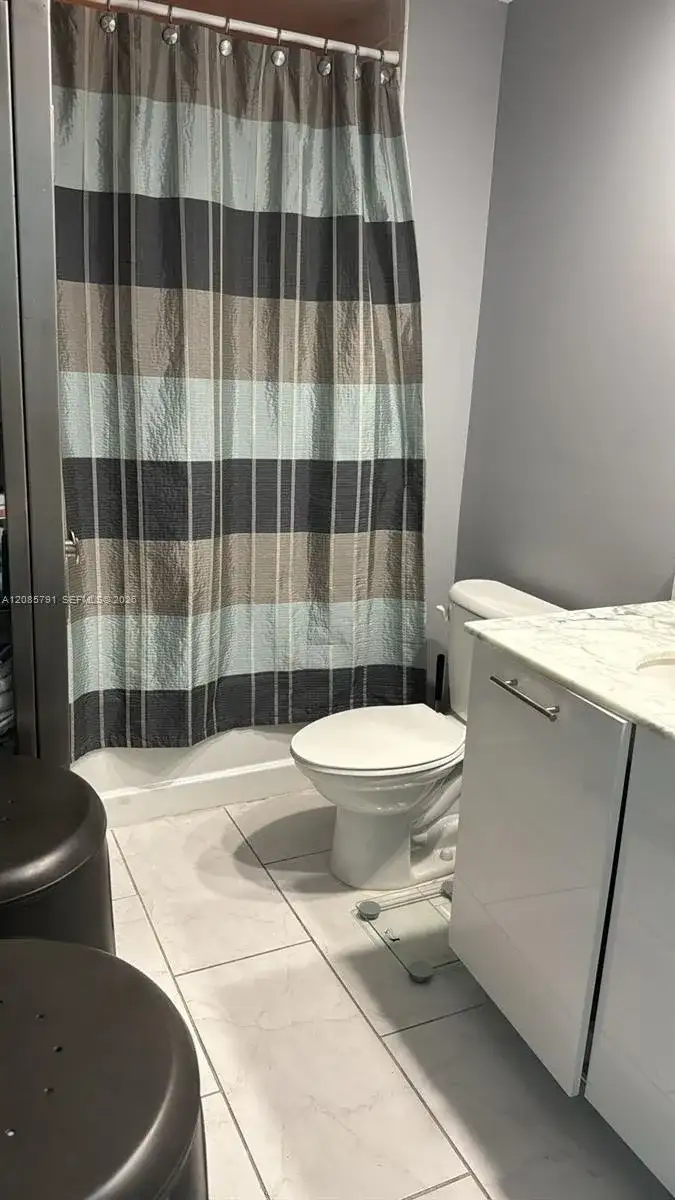 950 Brickell Bay Dr # 3909, Miami FL 33131 photo 4